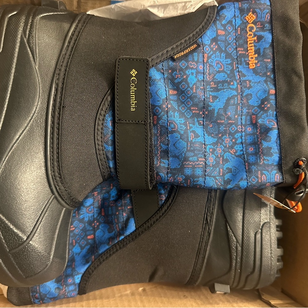 Columbia Black and Blue Patterned Boots